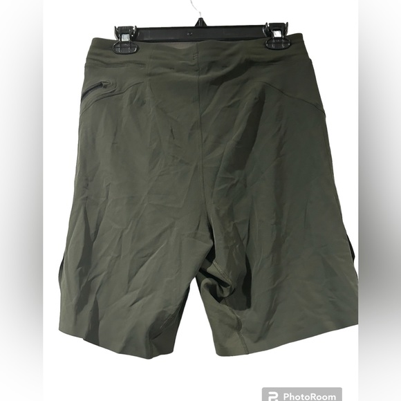 Lululemon men’s size medium green run/train shorts - Picture 3 of 4